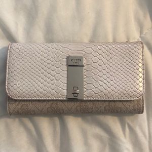 GUESS wallet